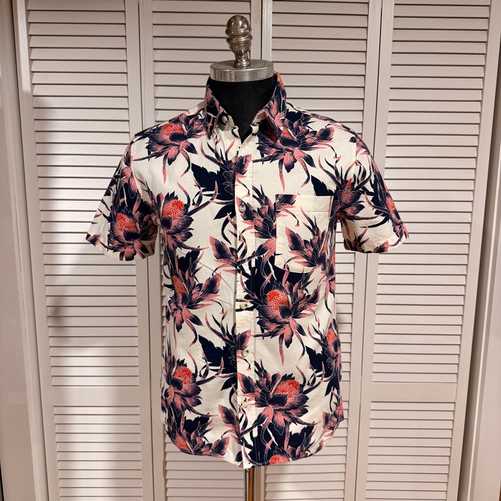 Men's Cream Short-Sleeve Hawaiian Floral Shirt with Navy & Coral Print 🌴🍹🌺